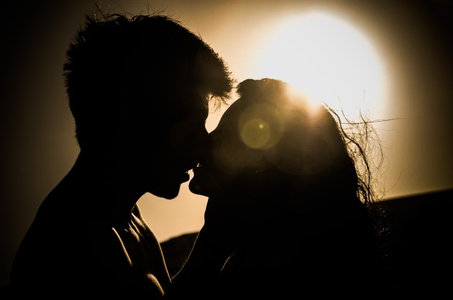 alejandra-quiroz-unsplash-couple-kissing-in-dark