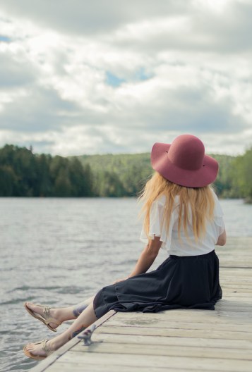maxime-lelievre-unsplash-woman-chilling-by-lake