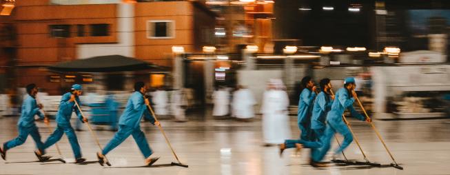 line of speedy cleaners adli-wahid-unsplash
